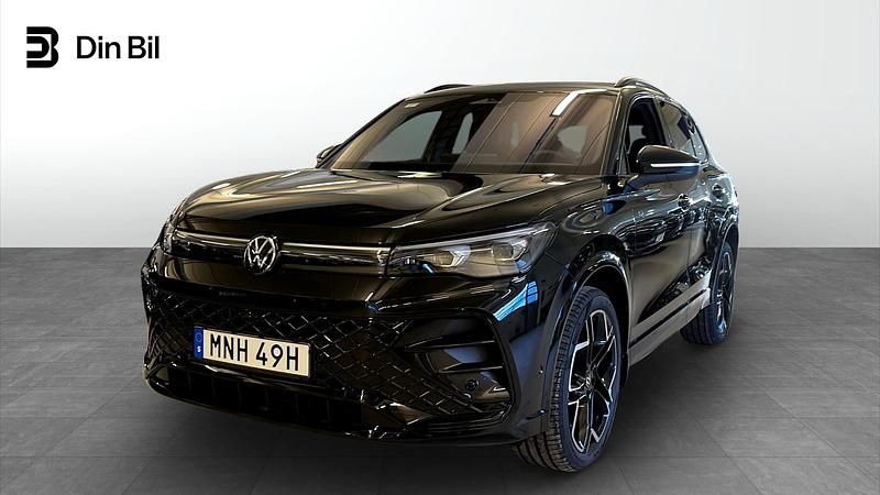 Grenadilla black metallic Ny 2025 VW Tiguan R-line SUV | 579 900 kr (Dyr) - Bild 1/4