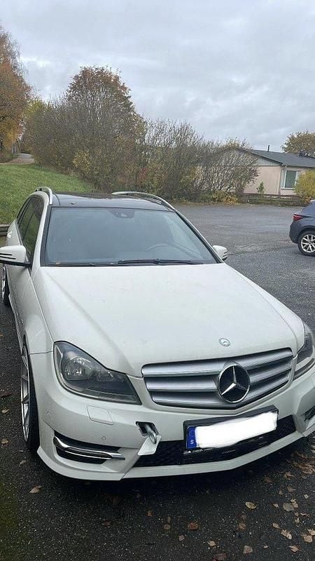 Vit Begagnad 2012 Mercedes C220 AMG Kombi | 50 000 kr (Superpris) - Bild 1/4
