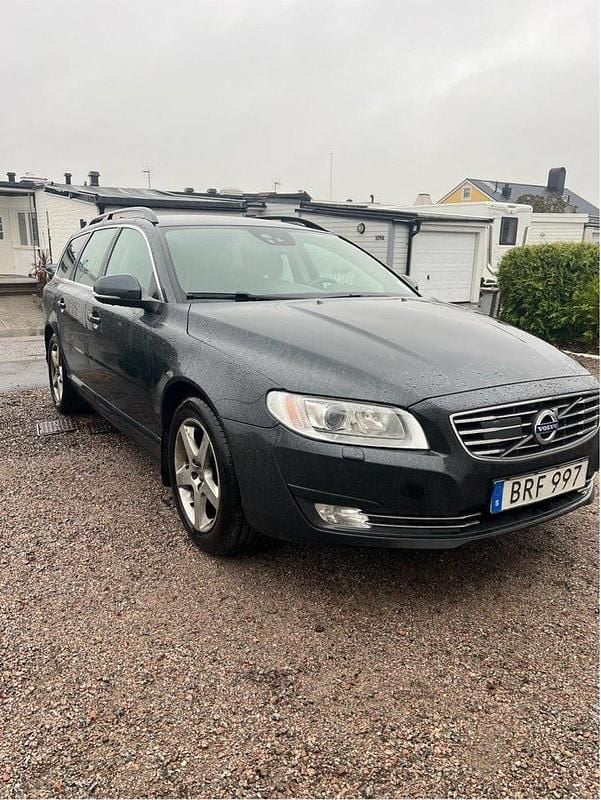 Grå Begagnad 2016 Volvo V70 Momentum Kombi | 98 000 kr (Bra pris) - Bild 1/3