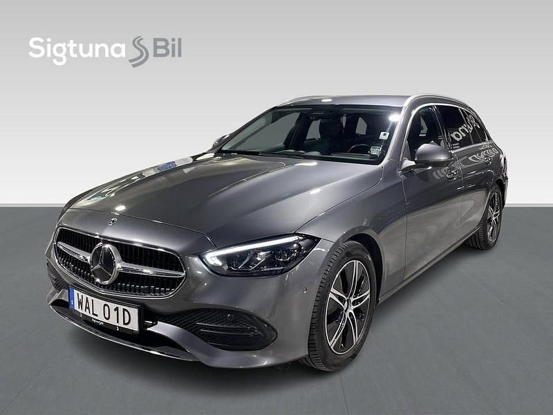Grå Begagnad 2023 Mercedes C220 Kombi | 419 900 kr (Marknadspris) - Bild 1/3