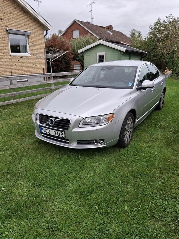 Grå Begagnad 2012 Volvo S80 Summum Sedan | 115 000 kr (Bra pris) - Bild 1/4