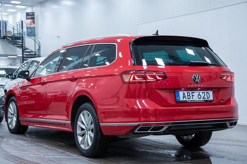 Begagnad VW Passat R-line 190 HK (139 kW) 2020 Röd Kombi