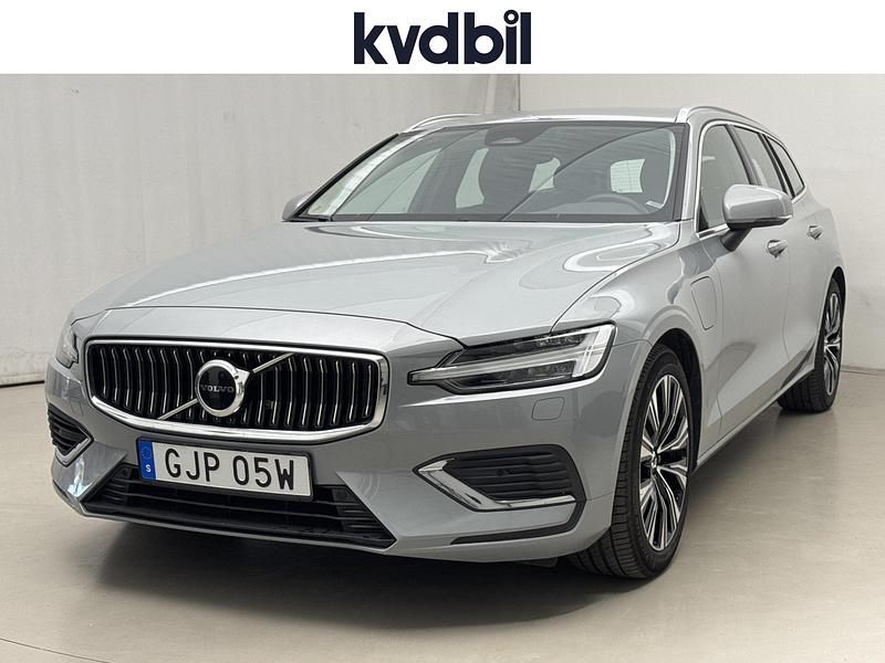 Grå Begagnad 2024 Volvo V60 Kombi | 384 900 kr (Superpris) - Bild 1/3