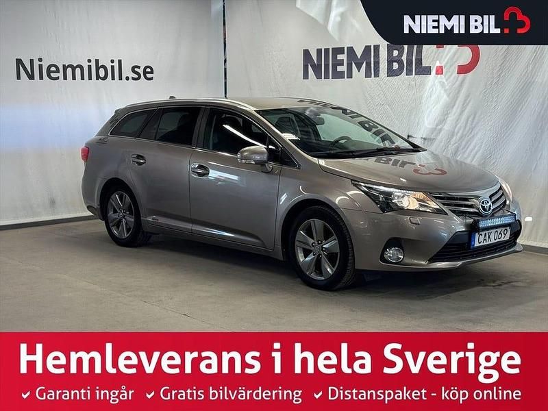 Brun Begagnad 2015 Toyota Avensis Kombi | 149 900 kr (Dyr) - Bild 1/3