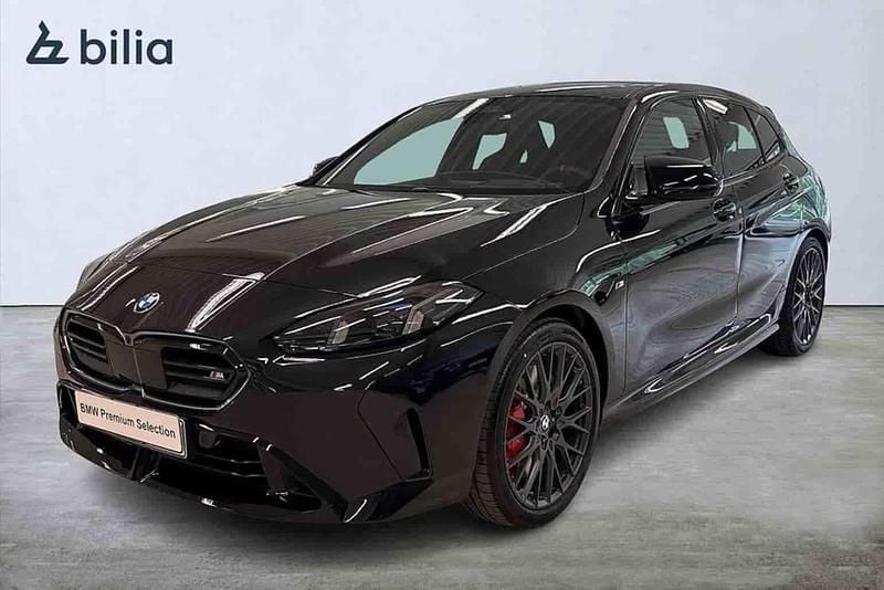 Svart Begagnad 2026 BMW M135 Halvkombi | 649 900 kr - Bild 1/1
