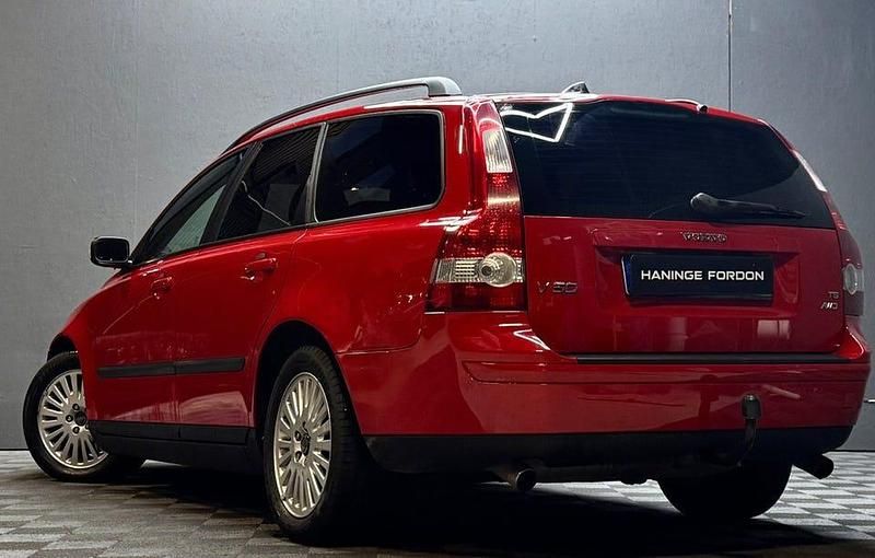 Begagnad Volvo V50 220 HK (161 kW) 2006 Röd Kombi