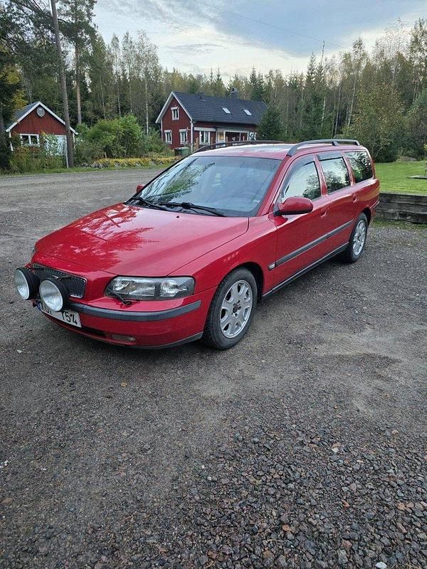 Röd Begagnad 2001 Volvo V70 Kombi | 9 500 kr (Superpris) - Bild 1/4