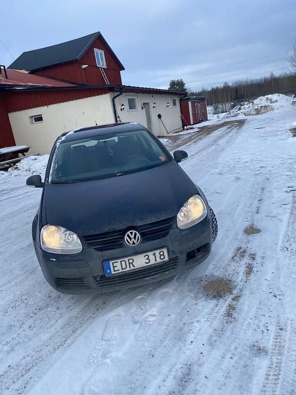 Begagnad VW Golf V 105 HK (77 kW) 2007 Halvkombi