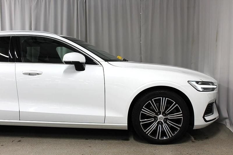 Begagnad Volvo V60 Inscription 253 HK (186 kW) 2021 Vit Kombi