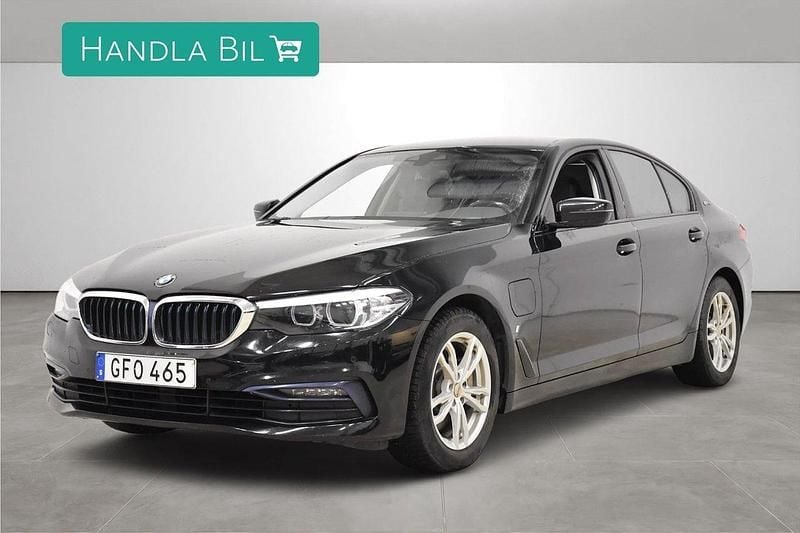 Svart Begagnad 2018 BMW 530e iPerformance Sedan | 237 500 kr (Marknadspris) - Bild 1/4