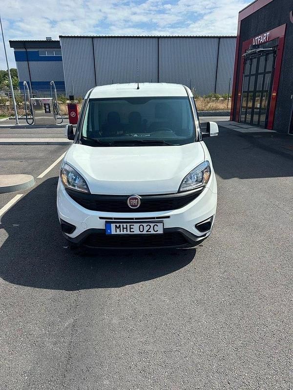 Vit Begagnad 2019 Fiat Doblò Minibuss | 79 000 kr - Bild 1/3