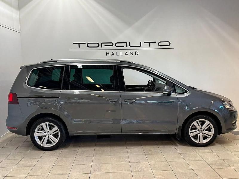 Begagnad VW Sharan 150 HK (110 kW) 2017 Mörkgrå Minibuss