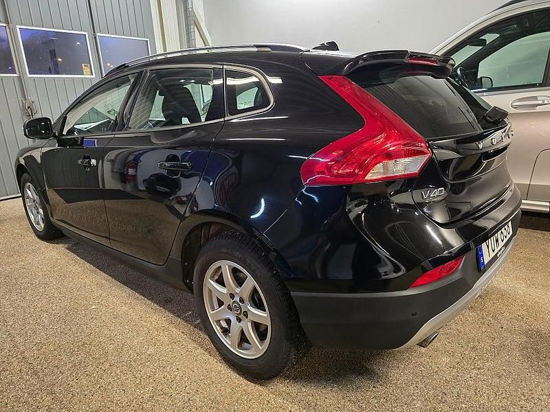 Begagnad Volvo V40 Kinetic 150 HK (110 kW) 2017 Svart Halvkombi