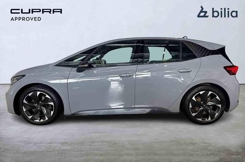 Grå Begagnad 2023 Cupra Born e-Boost Halvkombi | 259 900 kr (Marknadspris) - Bild 1/1