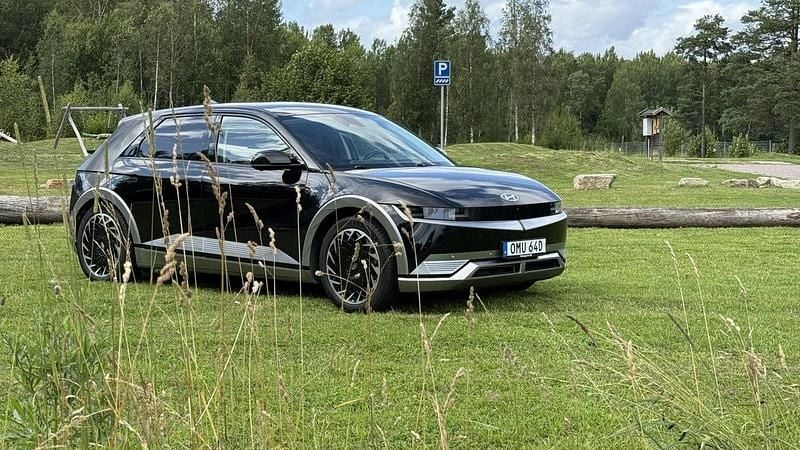 Svart Begagnad 2022 Hyundai Ioniq 5 Advanced SUV | 320 000 kr (Superpris) - Bild 1/4