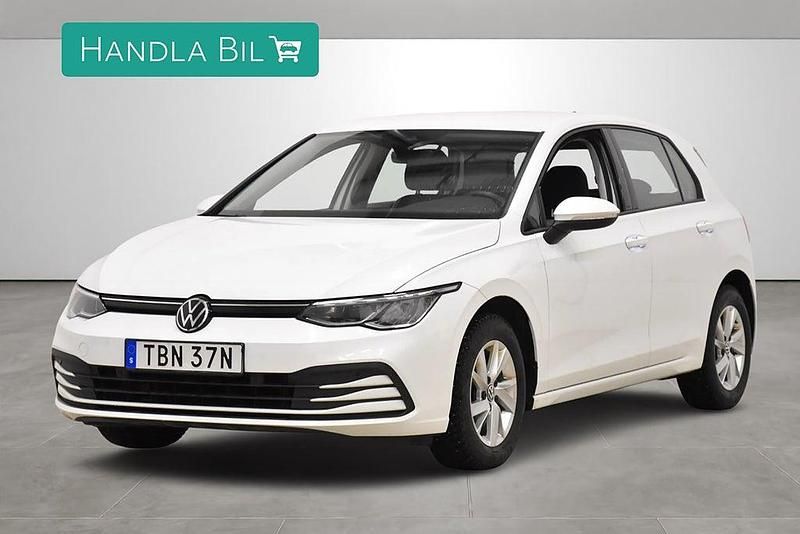 Vit Begagnad 2022 VW Golf VIII Halvkombi | 209 900 kr (Marknadspris) - Bild 1/4