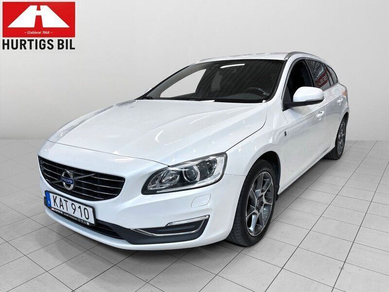 Vit Begagnad 2015 Volvo V60 Momentum Kombi | 119 900 kr (Marknadspris) - Bild 1/4