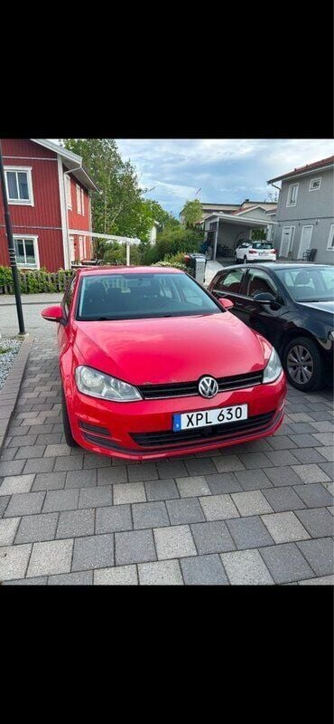 Röd Begagnad 2015 VW Golf VII Halvkombi | 89 000 kr (Bra pris) - Bild 1/4