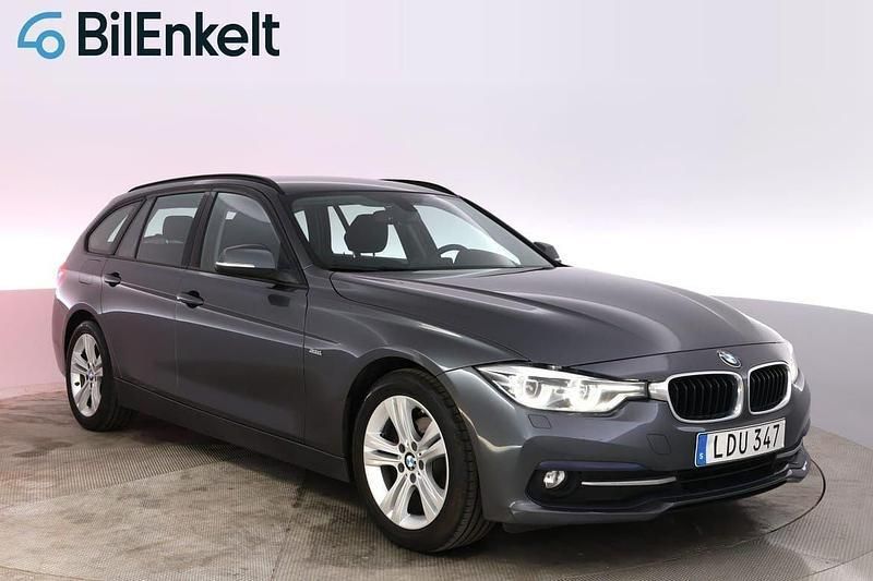 Grå Begagnad 2015 BMW 318 Sport Line Kombi | 169 900 kr (Marknadspris) - Bild 1/4