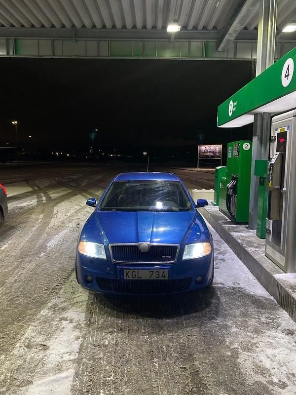 Blå Begagnad 2006 Skoda Octavia RS | 39 000 kr (Lite dyr) - Bild 1/4