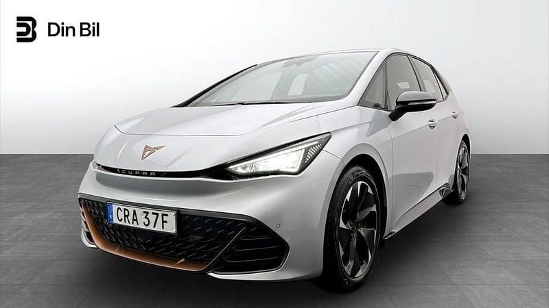 Begagnad Cupra Born e-Boost 169 kW (231 HK) 2023 Silver Halvkombi