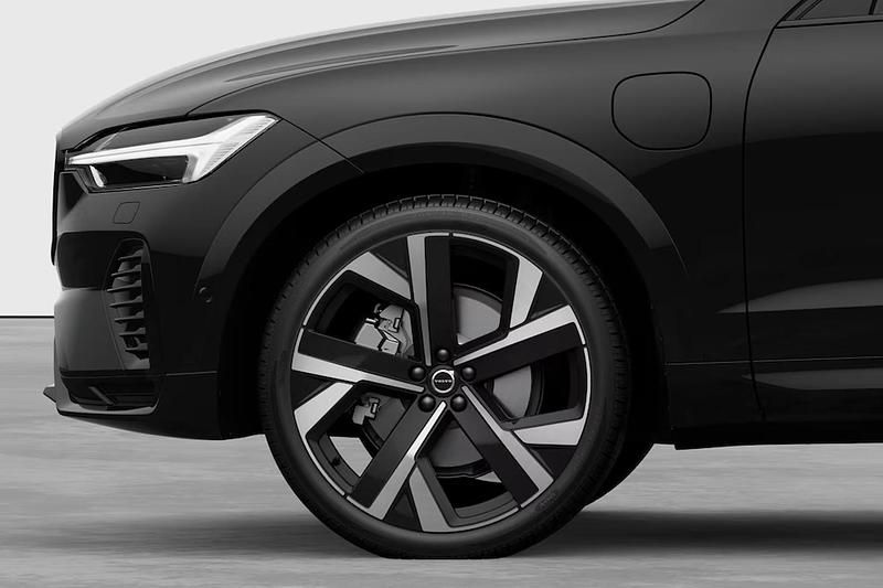 Ny Volvo XC60 350 HK (257 kW) 2025 Svart SUV