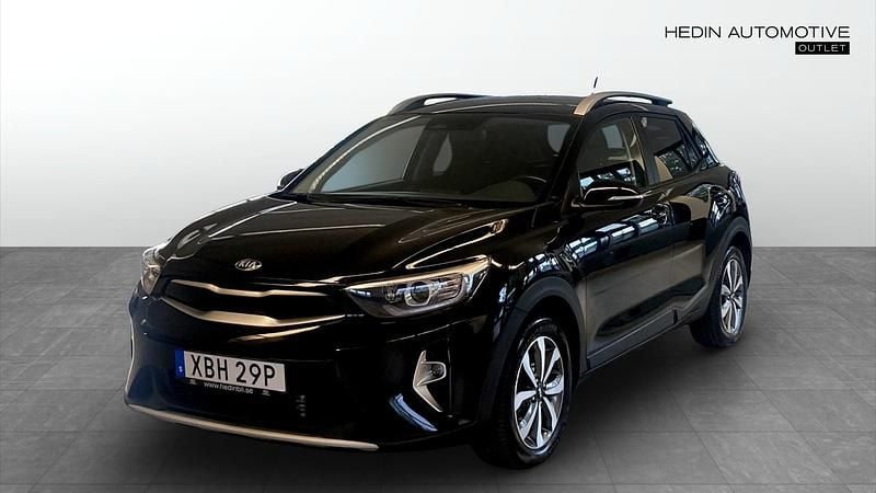Svart (black) Begagnad 2021 Kia Stonic 4 SUV | 189 900 kr (Marknadspris) - Bild 1/4