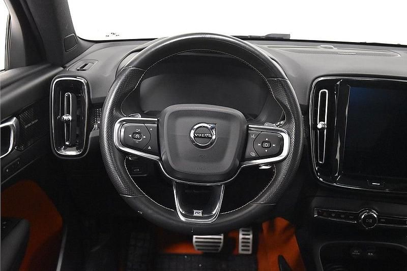 Begagnad Volvo XC40 R-Design 190 HK (139 kW) 2017 Vit SUV