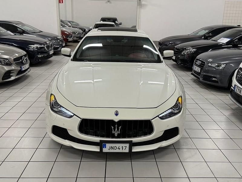 Begagnad Maserati Ghibli 411 HK (302 kW) 2014 Vit Sedan