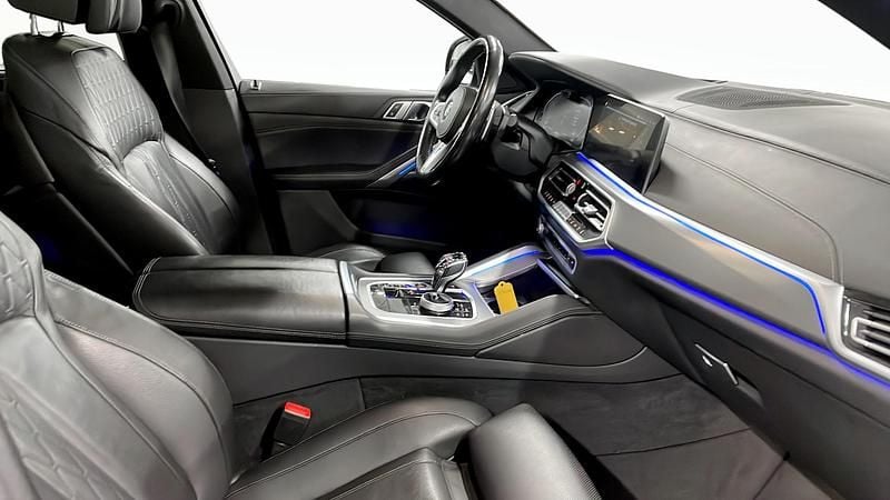 Begagnad BMW X6 M Sport 340 HK (250 kW) 2022 Röd SUV