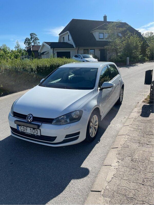 Vit Begagnad 2014 VW Golf VII Halvkombi | 75 000 kr (Bra pris) - Bild 1/4