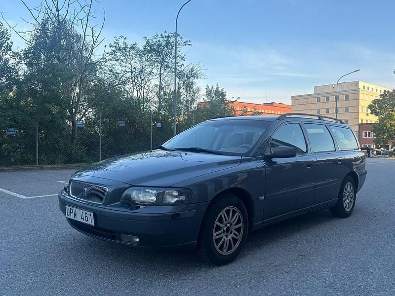 Grå Begagnad 2003 Volvo V70 Business Edition Kombi | 17 900 kr (Bra pris) - Bild 1/4
