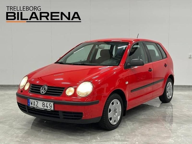 Röd Begagnad 2004 VW Polo Basis Halvkombi | 29 900 kr (Marknadspris) - Bild 1/4