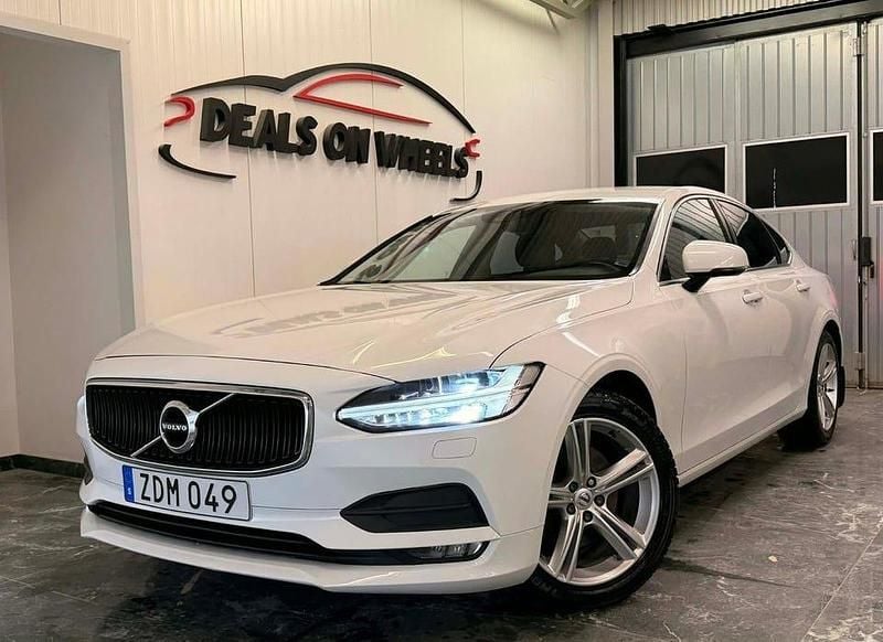 Begagnad Volvo S90 Momentum 150 HK (110 kW) 2017 Vit Sedan