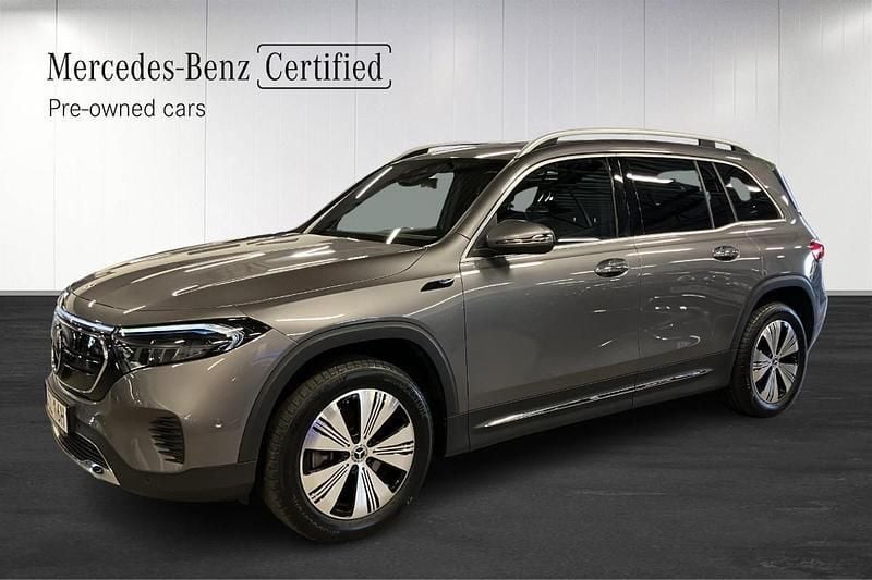 Mörkgrå (grey) Begagnad 2022 Mercedes EQB300 Premium SUV | 398 800 kr (Marknadspris) - Bild 1/4