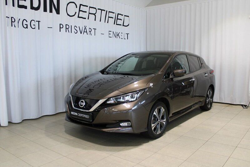 Brun Begagnad 2021 Nissan Leaf Tekna Halvkombi | 249 900 kr (Dyr) - Bild 1/4