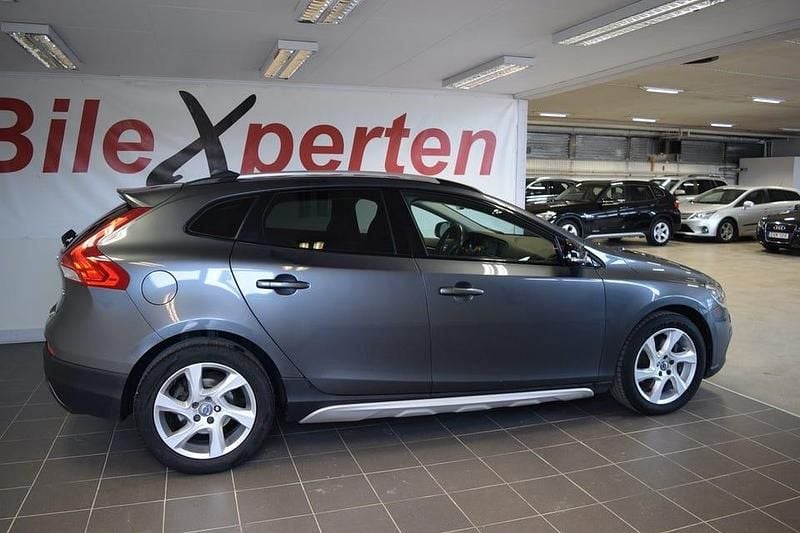 Begagnad Volvo V40 CC Summum 150 HK (110 kW) 2013 Grå Kombi