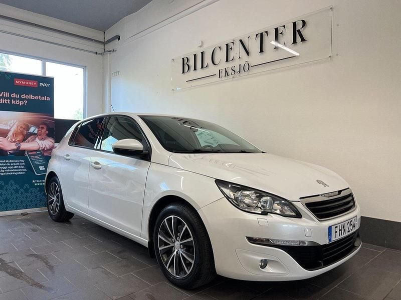 Vit Begagnad 2014 Peugeot 308 Active Halvkombi | 69 900 kr (Marknadspris) - Bild 1/4