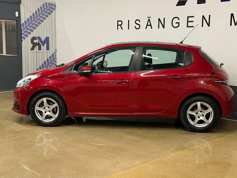 Begagnad Peugeot 208 82 HK (60 kW) 2015 Röd Halvkombi