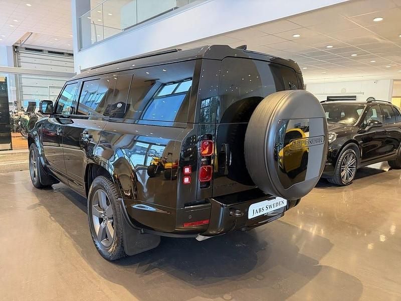 Begagnad Land Rover Defender Dynamic 301 HK (221 kW) 2023 Santorini svart metallic SUV