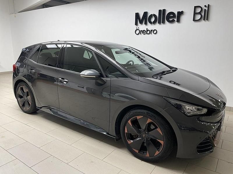 Quasar grey metallic Begagnad 2023 Cupra Born e-Boost Halvkombi | 269 900 kr (Marknadspris) - Bild 1/4