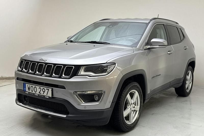 Grå Begagnad 2019 Jeep Compass Limited SUV | 179 000 kr (Bra pris) - Bild 1/4