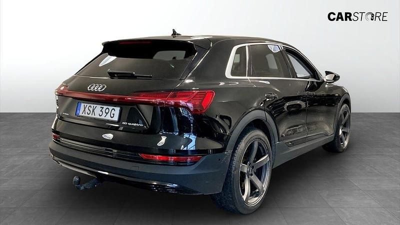 Begagnad Audi e-tron 230 kW (313 HK) 2020 Svart SUV