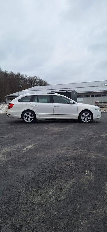 Begagnad Skoda Superb 105 HK (77 kW) 2012 Kombi