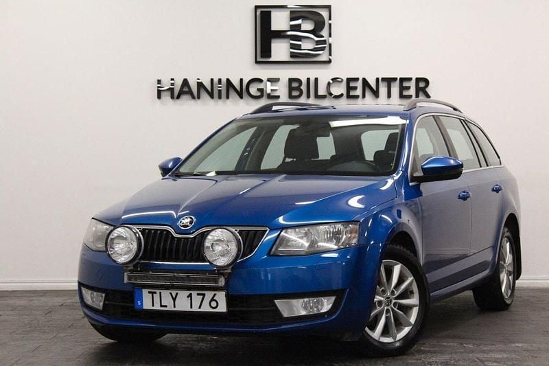 Blå Begagnad 2015 Skoda Octavia Ambition Kombi | 89 900 kr (Marknadspris) - Bild 1/4