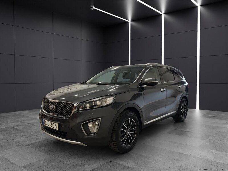 Grå Begagnad 2017 Kia Sorento SUV | 219 900 kr (Marknadspris) - Bild 1/4