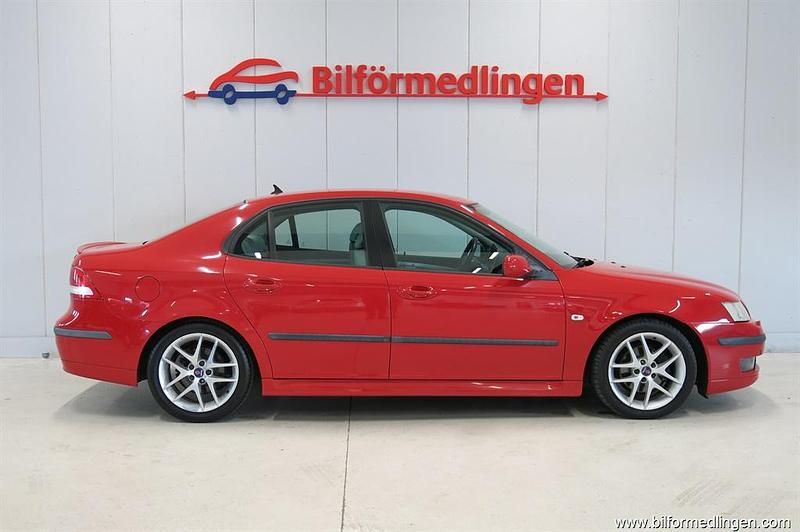 Röd Begagnad 2007 Saab 9-3 Vector Sedan | 39 900 kr (Bra pris) - Bild 1/4