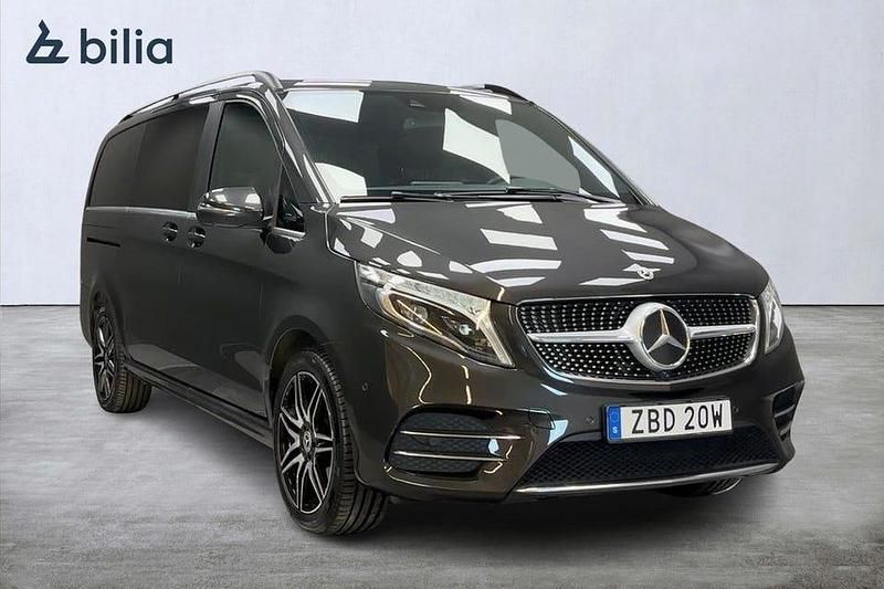 Grafit grå mörk metallic Begagnad 2021 Mercedes V300 Exclusive Minibuss | 619 000 kr (Marknadspris) - Bild 1/4