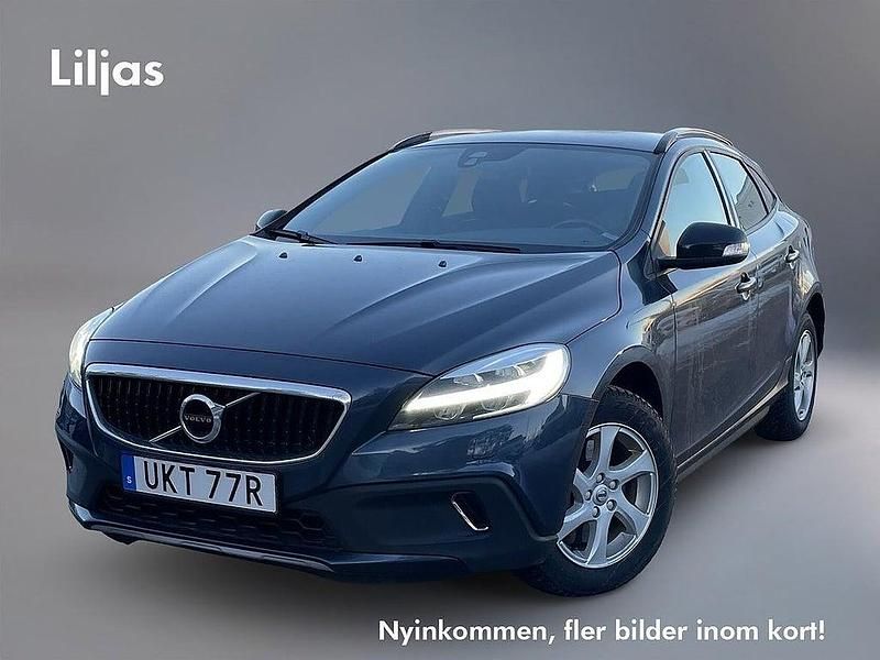 Begagnad Volvo V40 150 HK (110 kW) 2019 Blå Halvkombi