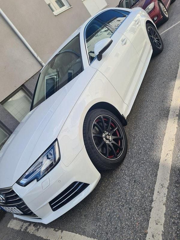 Vit Begagnad 2016 Audi A4 Sedan | 155 000 kr (Marknadspris) - Bild 1/4